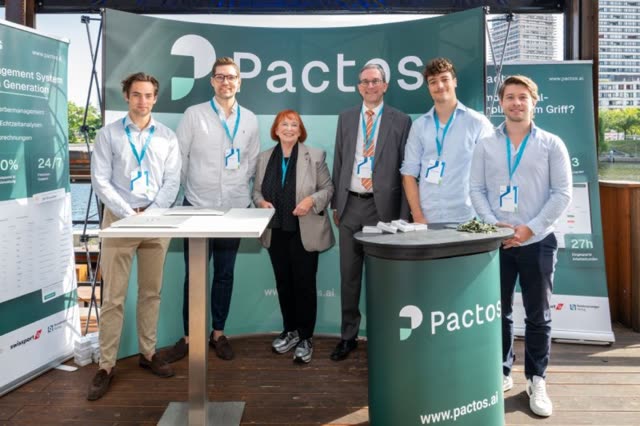 The Pactos team at an event